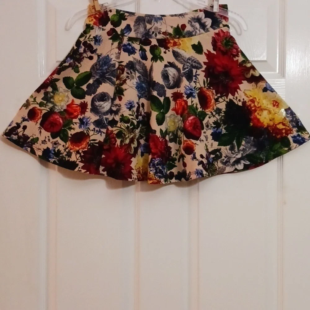 i JOAH Sugar + Lips Skirt Foral SZ.MEDIUM - Picture 7 of 9
